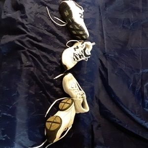 2 pairs of size 9 mens sneakers